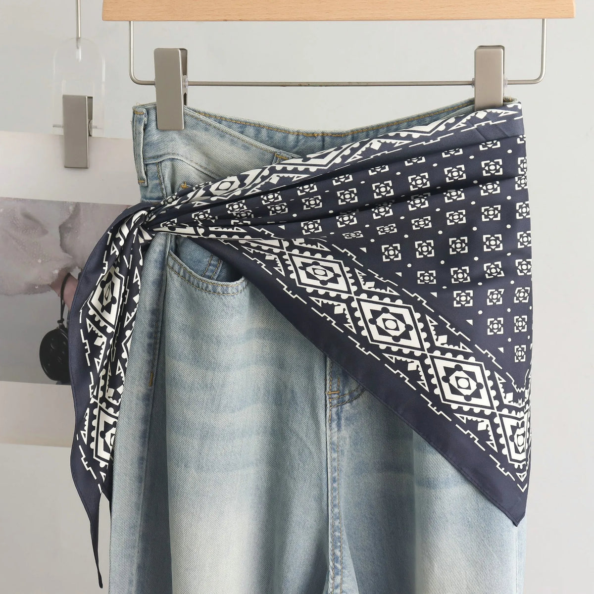 Foulard Triangle Femme Grand Format 140x65x65cm - JACKY Bleu Marine 4