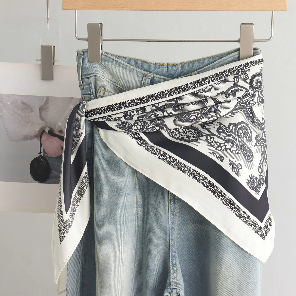 Foulard Triangle Femme Grand Format 140x65x65cm - JACKY Blanc et Noir