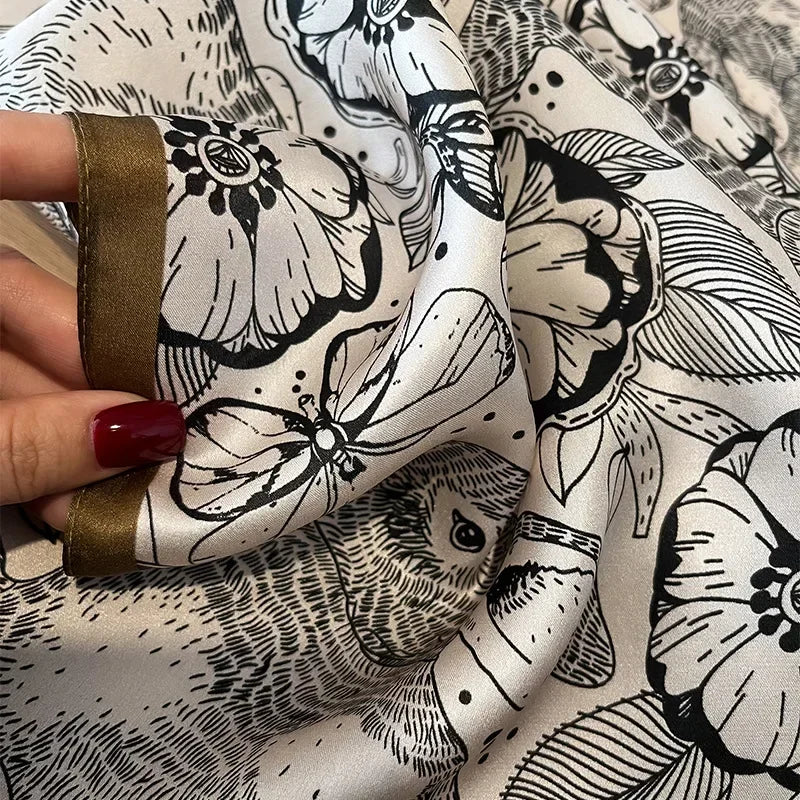 Foulard en Soie Noir et Blanc Imprimé Floral 66x66cm - HANOI