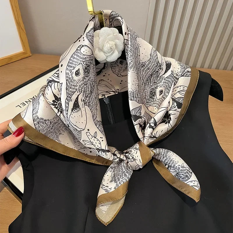 Foulard en Soie Noir et Blanc Imprimé Floral 66x66cm - HANOI