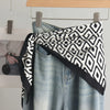 Foulard Triangle Femme Grand Format 140x65x65cm - JACKY Blanc et Noir 3