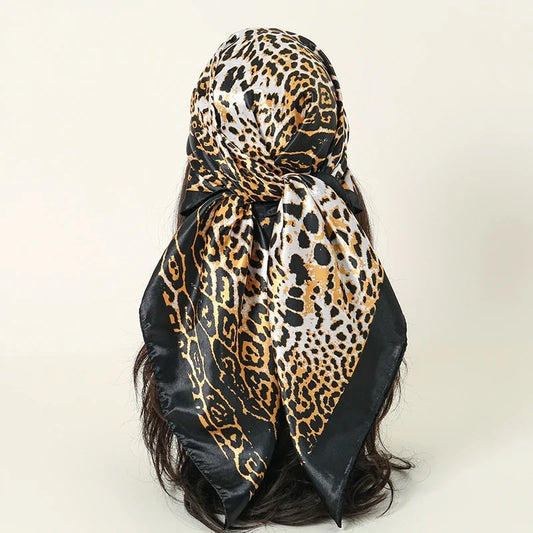 Foulard 90x90cm Satin Léopard - MAGGY 1