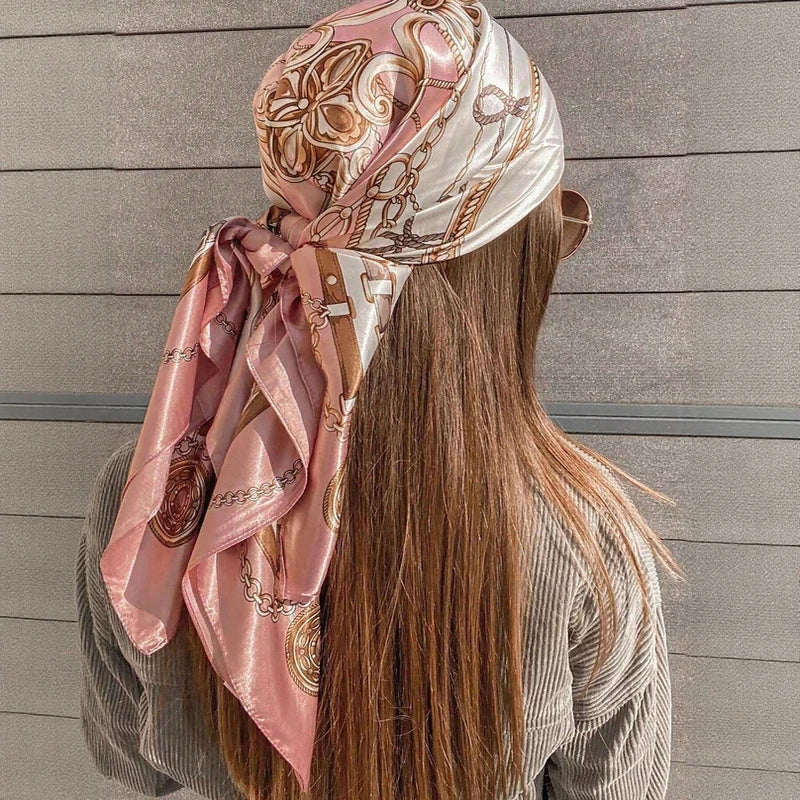 Foulard 90x90cm Satin Léopard - MAGGY 12