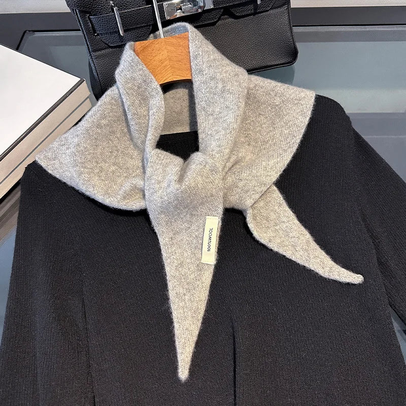 Foulard Triangle Laine Véritable Gris Clair - OKSANA